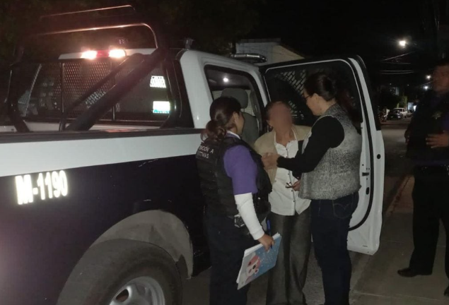 Lee más sobre el artículo AUXILIAN A ADULTA MAYOR DESORIENTADA A REGRESAR CON SU FAMILIA