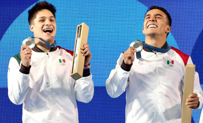Lee más sobre el artículo MEXICANOS OBTUVIERON MEDALLA DE PLATA EN CLAVADOS SINCRONIZADOS