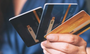 Lee más sobre el artículo ADVIERTEN RIESGOS POR MAL USO DE TARJETAS DE CRÉDITO EN REGRESO A CLASES