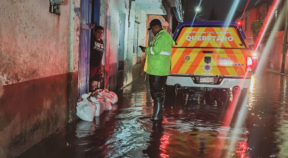 Lee más sobre el artículo LLUVIAS PROVOCAN INGRESO DE AGUA EN 3 VIVIENDAS DE QUERÉTARO
