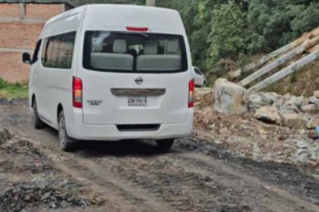 Lee más sobre el artículo ABREN CAMINO PROVISIONAL LUEGO DE DESLAVE EN PINAL DE AMOLES