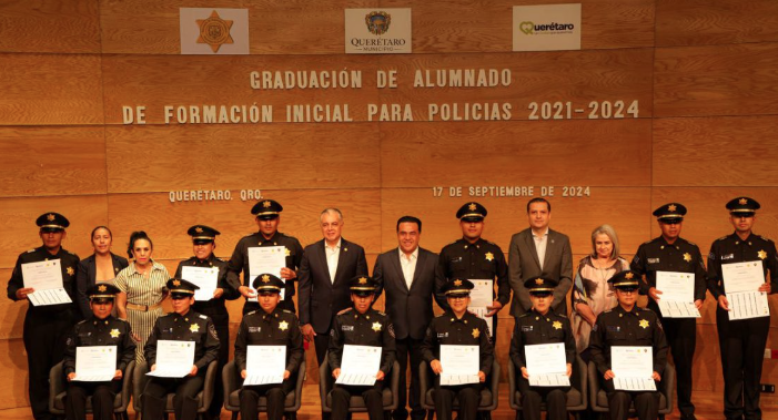 Lee más sobre el artículo SE GRADÚAN 13 NUEVOS POLICÍAS DE MUNICIPIO DE QUERÉTARO