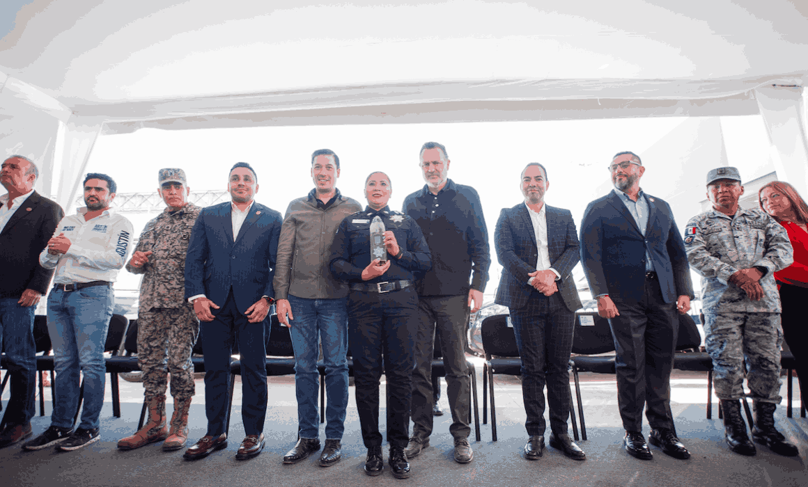 Lee más sobre el artículo ENTREGAN PATRULLAS Y DRONES A POLICÍA MUNICIPAL DE EL MARQUÉS