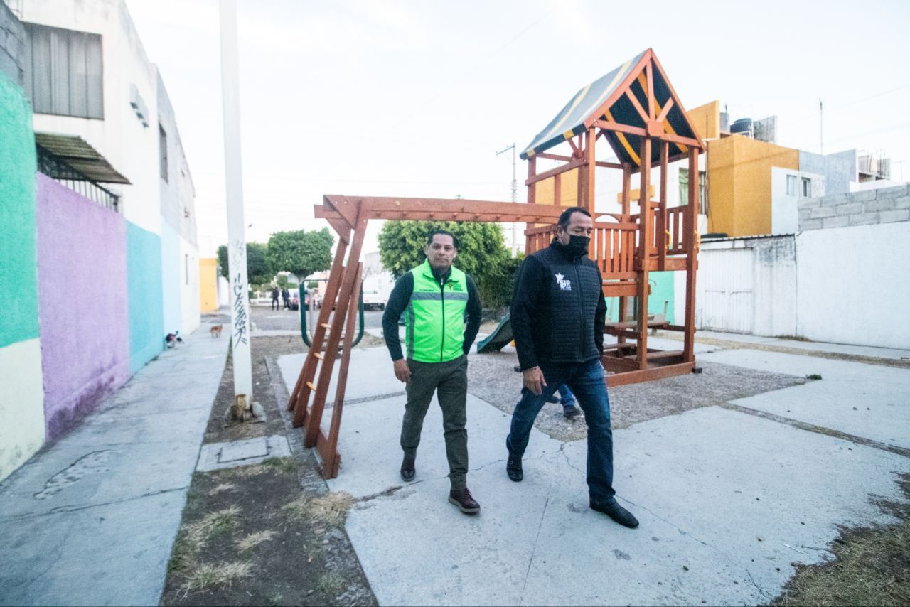 Lee más sobre el artículo Roberto Cabrera supervisa labores de limpieza y mantenimiento de espacios públicos en Lomas del Pedregal