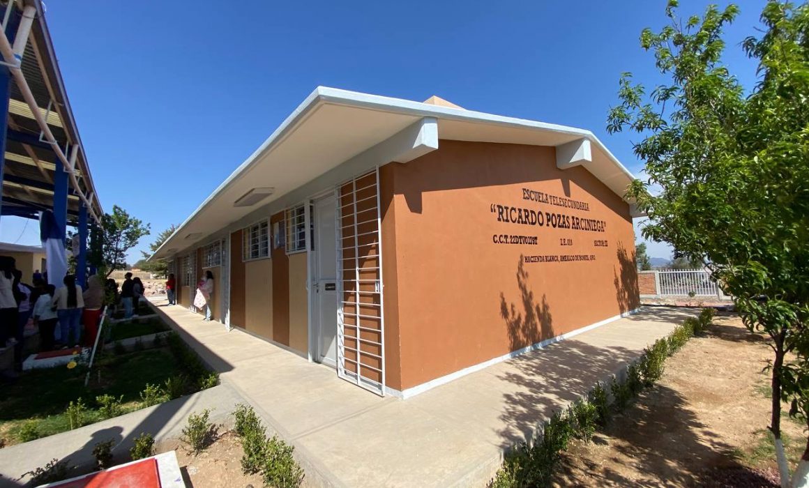 Lee más sobre el artículo Entregan nuevo edificio en telesecundaria de Amealco