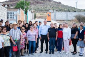 Lee más sobre el artículo Roberto Cabrera entrega calles en Casa Blanca con una inversión de más de 2.5 mdp