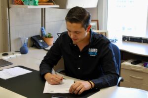 Lee más sobre el artículo Presenta Bruno Casalini iniciativa para prohibir contenido que promueva apología del delito en espectáculos en el Municipio de Querétaro