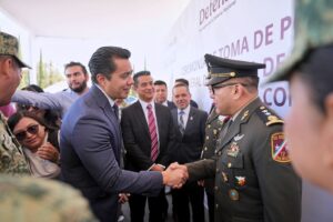 Lee más sobre el artículo Atestigua Felifer Macías toma de protesta del nuevo Comandante de la XVII Zona Militar