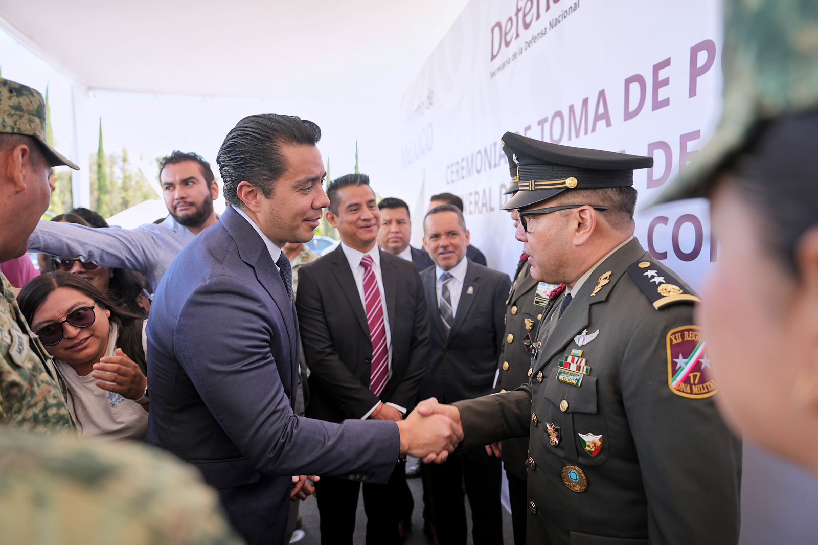 Lee más sobre el artículo Atestigua Felifer Macías toma de protesta del nuevo Comandante de la XVII Zona Militar