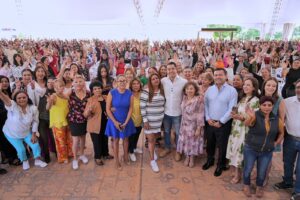 Lee más sobre el artículo Reconoce Felifer Macías a más de mil 800 madres trabajadoras