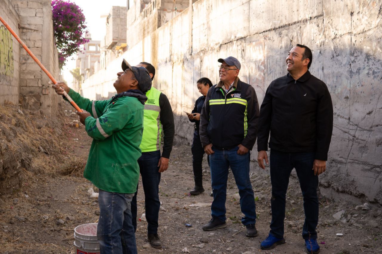 Lee más sobre el artículo Roberto Cabrera supervisa trabajos de Servicios Públicos en la colonia El Sagrado Corazón