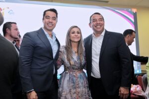 Lee más sobre el artículo Asiste Felifer Macías a la Toma de Protesta de CANACO SERVYTUR San Juan del Río