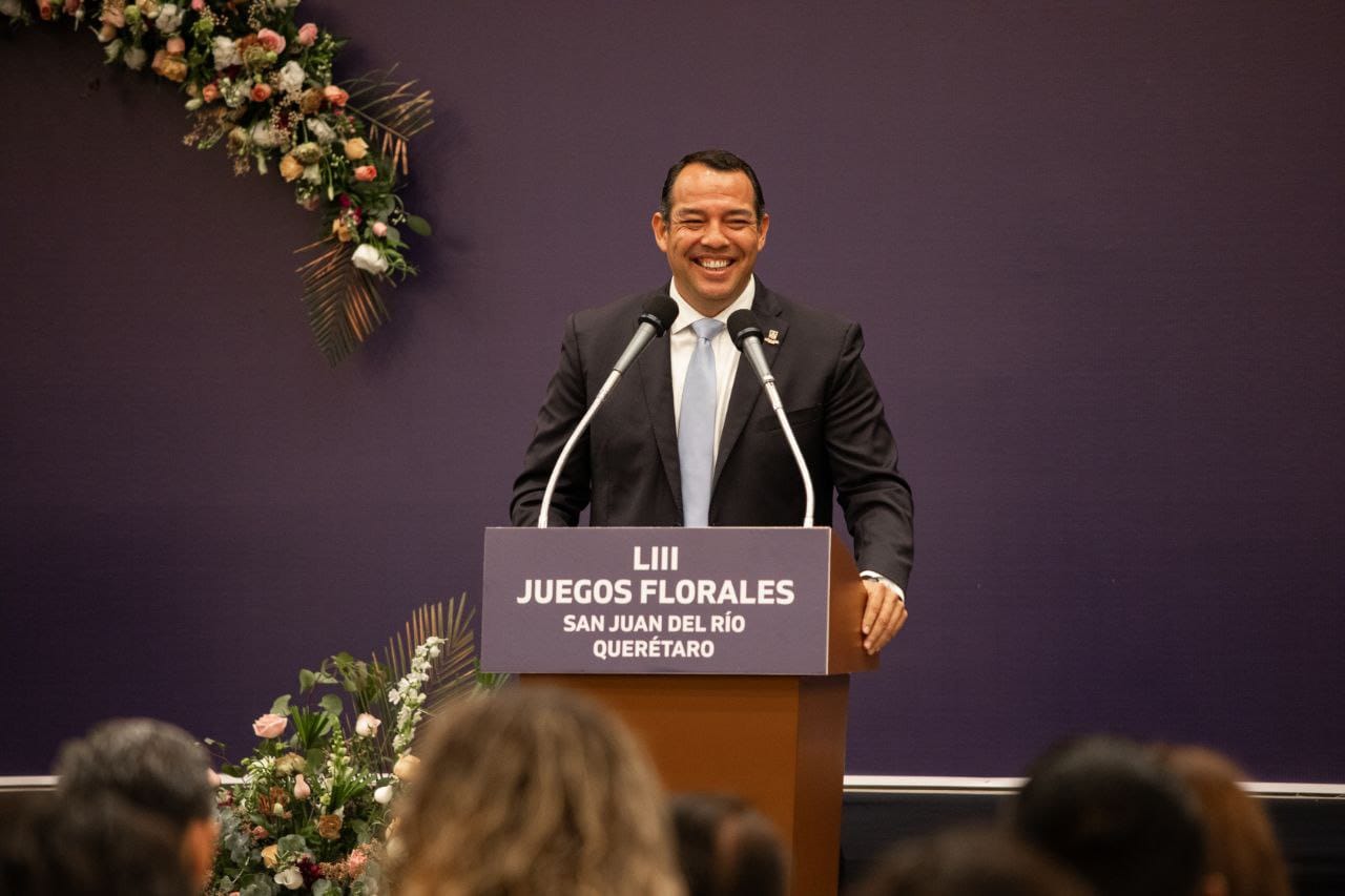 Lee más sobre el artículo Entrega Roberto Cabrera premios de los LIII Juegos Florales San Juan del Río 2025