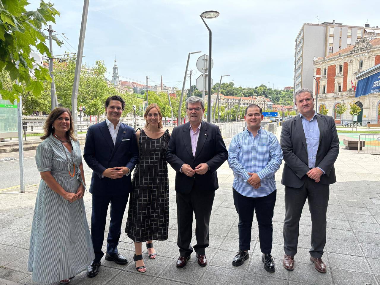 Lee más sobre el artículo Encuentro estratégico entre el Municipio de Querétaro y el alcalde de Bilbao para fortalecer la cooperación internacional