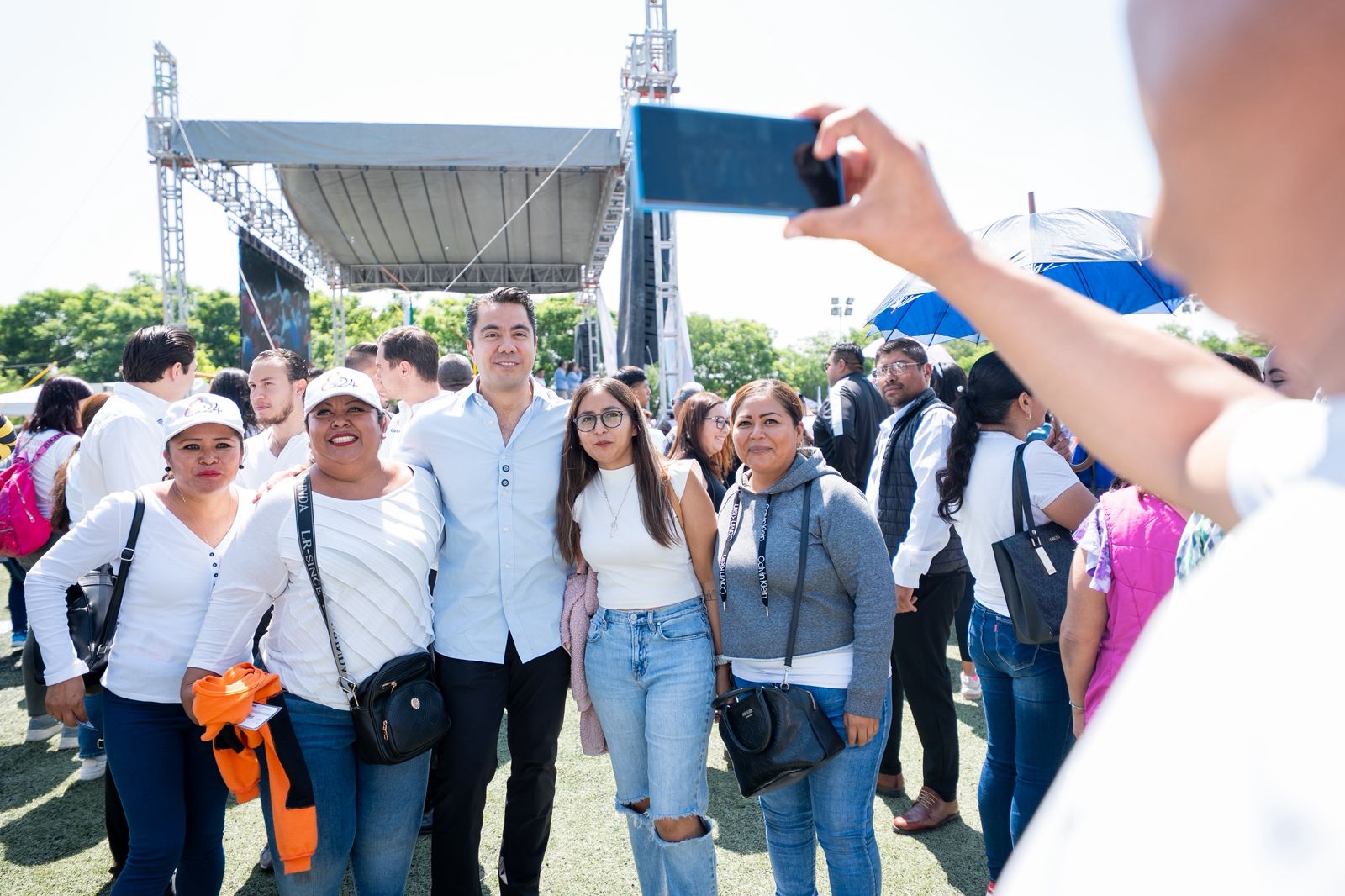 Lee más sobre el artículo Acude Felifer Macías a la inauguración de los Juegos Magisteriales y Culturales del SNTE 2025