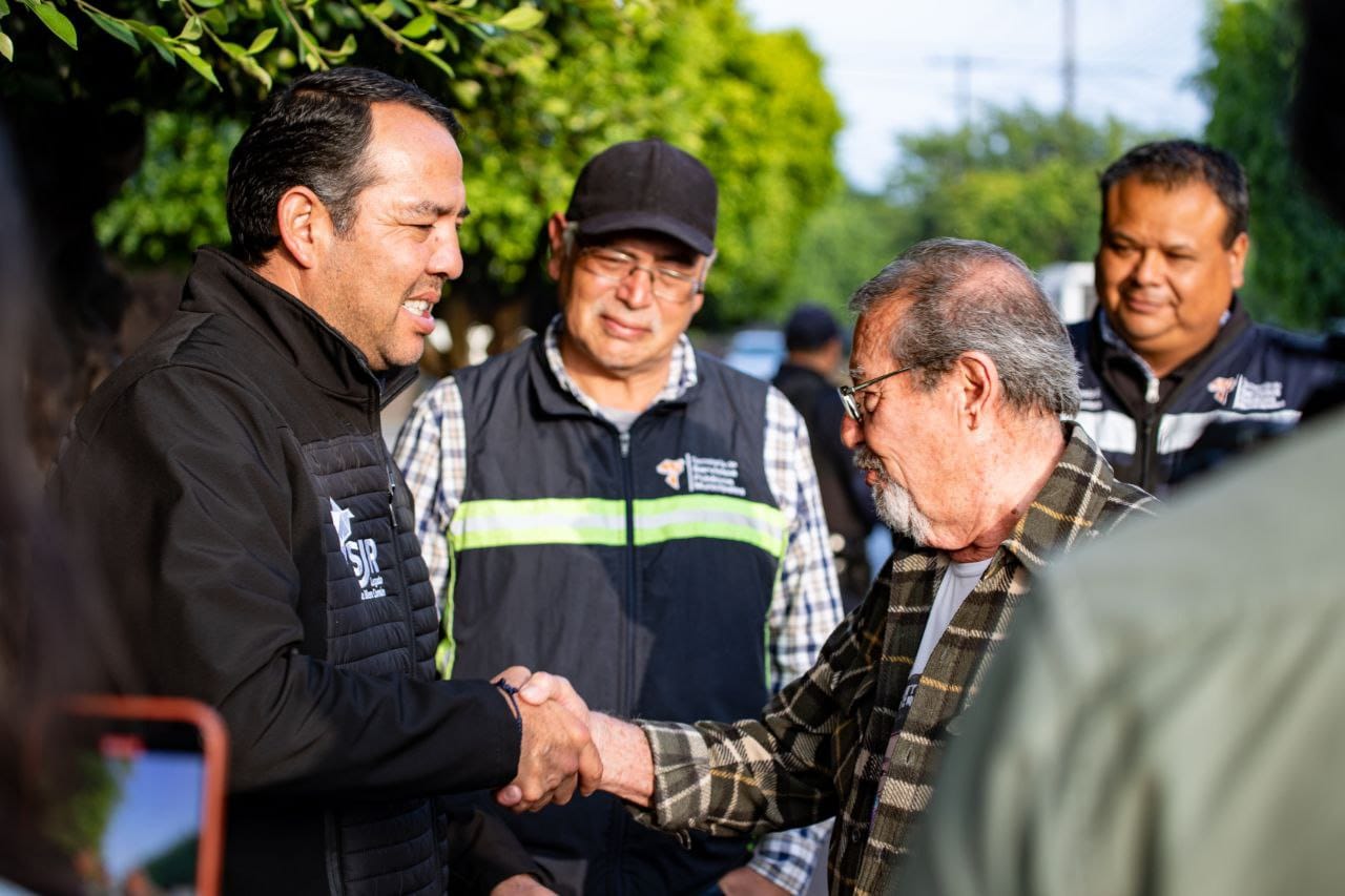 Lee más sobre el artículo Supervisa Roberto Cabrera trabajos de imagen urbana en Infonavit San Isidro y limpieza en Paseo de los Abuelos