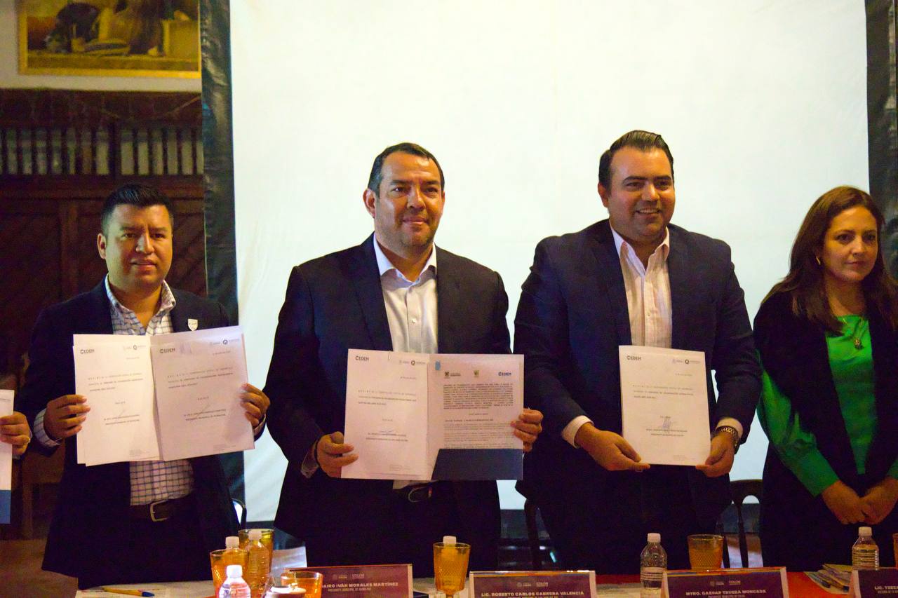 Lee más sobre el artículo Asiste Roberto Cabrera a la entrega de convenios de colaboración con la Coordinación Estatal de Desarrollo Municipal
