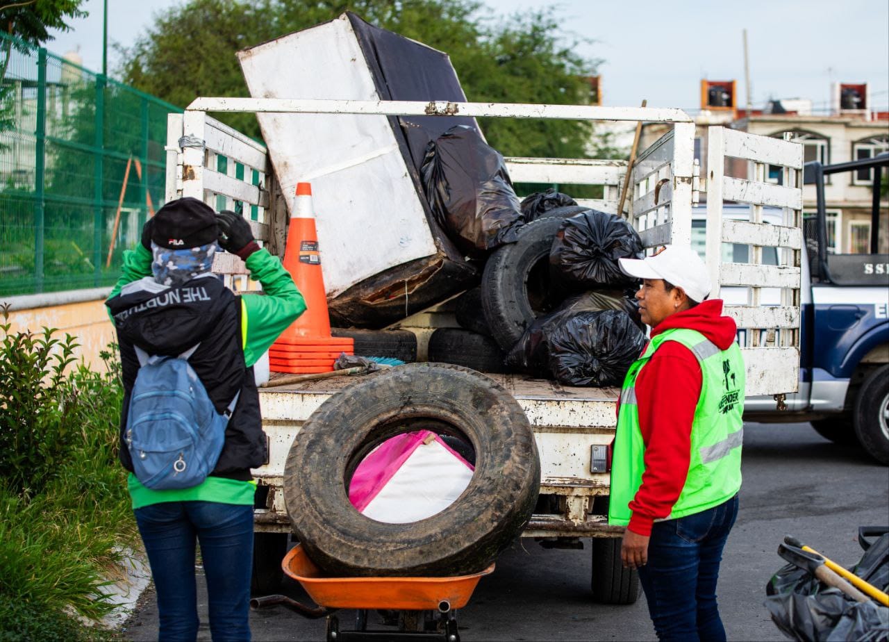 Lee más sobre el artículo Supervisa Roberto Cabrera trabajos de mejora de imagen urbana en la colonia La Peña