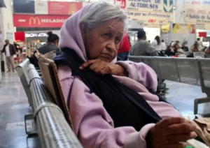 Lee más sobre el artículo Puebla: hija de abuelita de la Capu llegó de Cuernavaca a reclamarla.