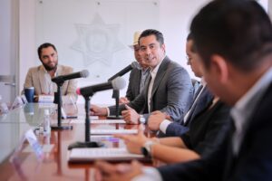 Lee más sobre el artículo Fortalece Felifer Macías la seguridad en Querétaro con la firma del convenio CuelgaApp