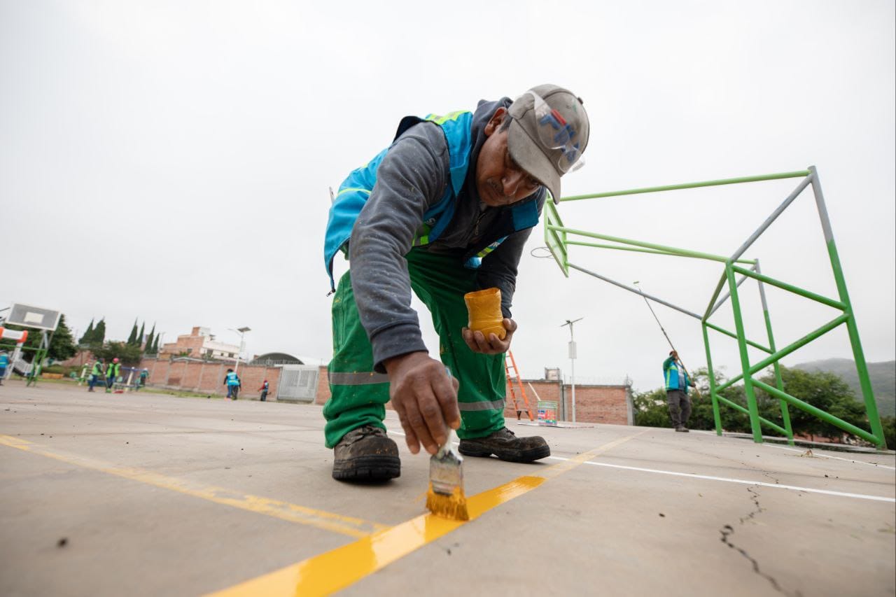 Lee más sobre el artículo Supervisa Roberto Cabrera trabajos de mejora de imagen urbana en Vista Hermosa