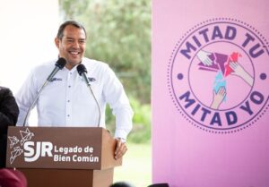 Lee más sobre el artículo Sistema Municipal DIF entrega 30 equipos de cómputo a telesecundaria de El Sitio
