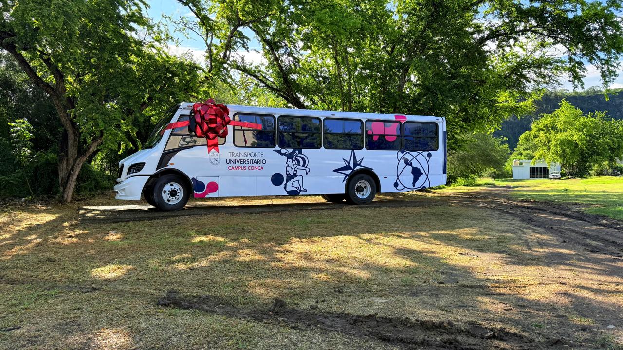 Lee más sobre el artículo Transportará UAQ a comunidad estudiantil de Concá con nuevo autobús
