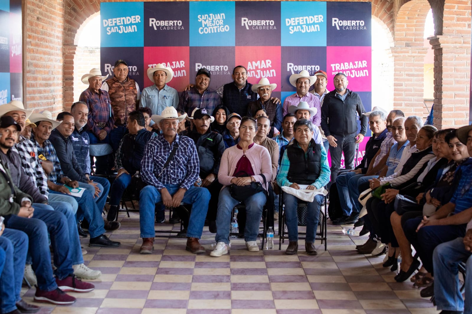 Lee más sobre el artículo Más de 8 mil mujeres han sido atendidas a través de programas municipales: Roberto Cabrera