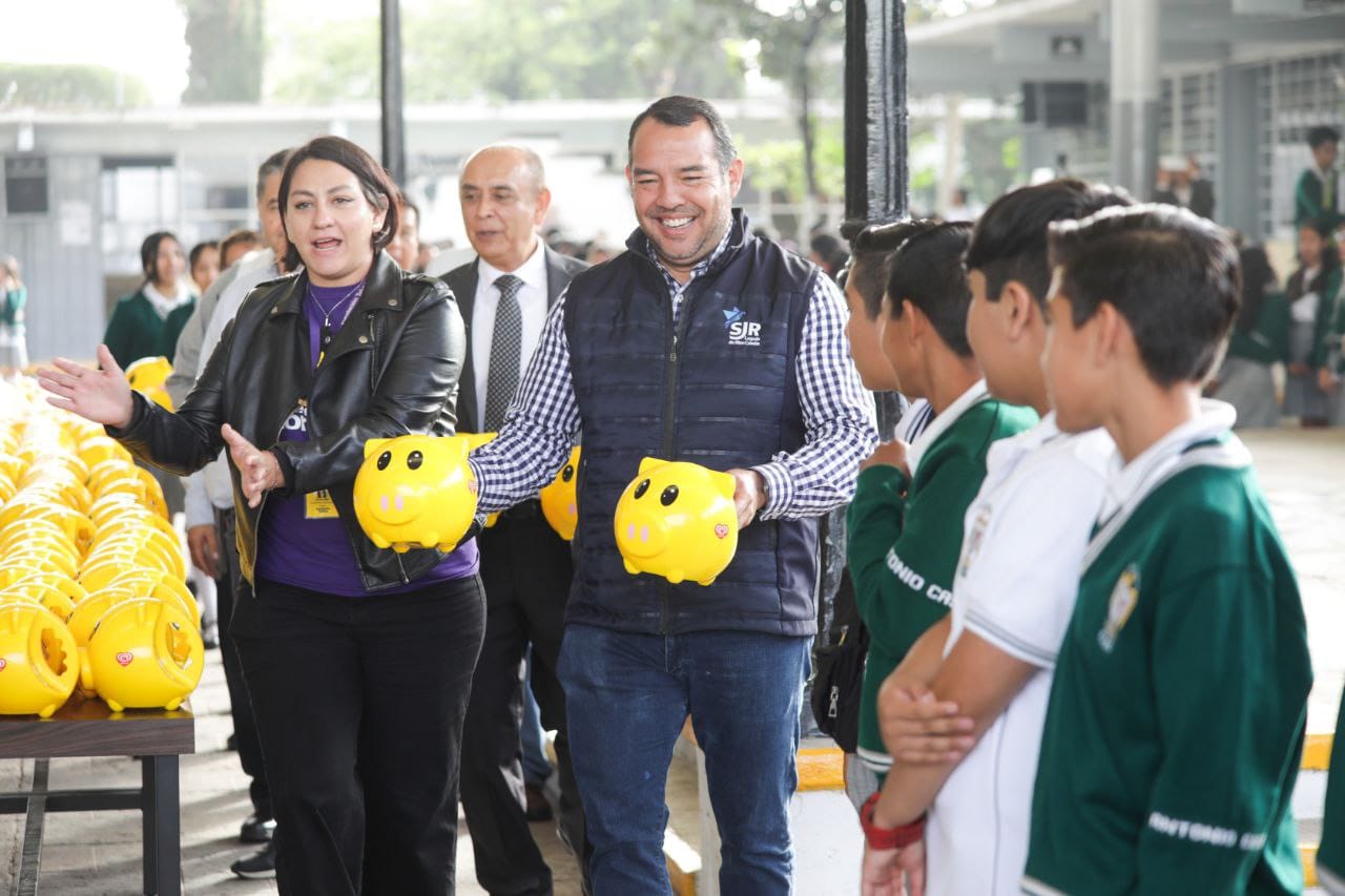 Lee más sobre el artículo Roberto Cabrera asiste la entrega de botes de la campaña Teletón 2025