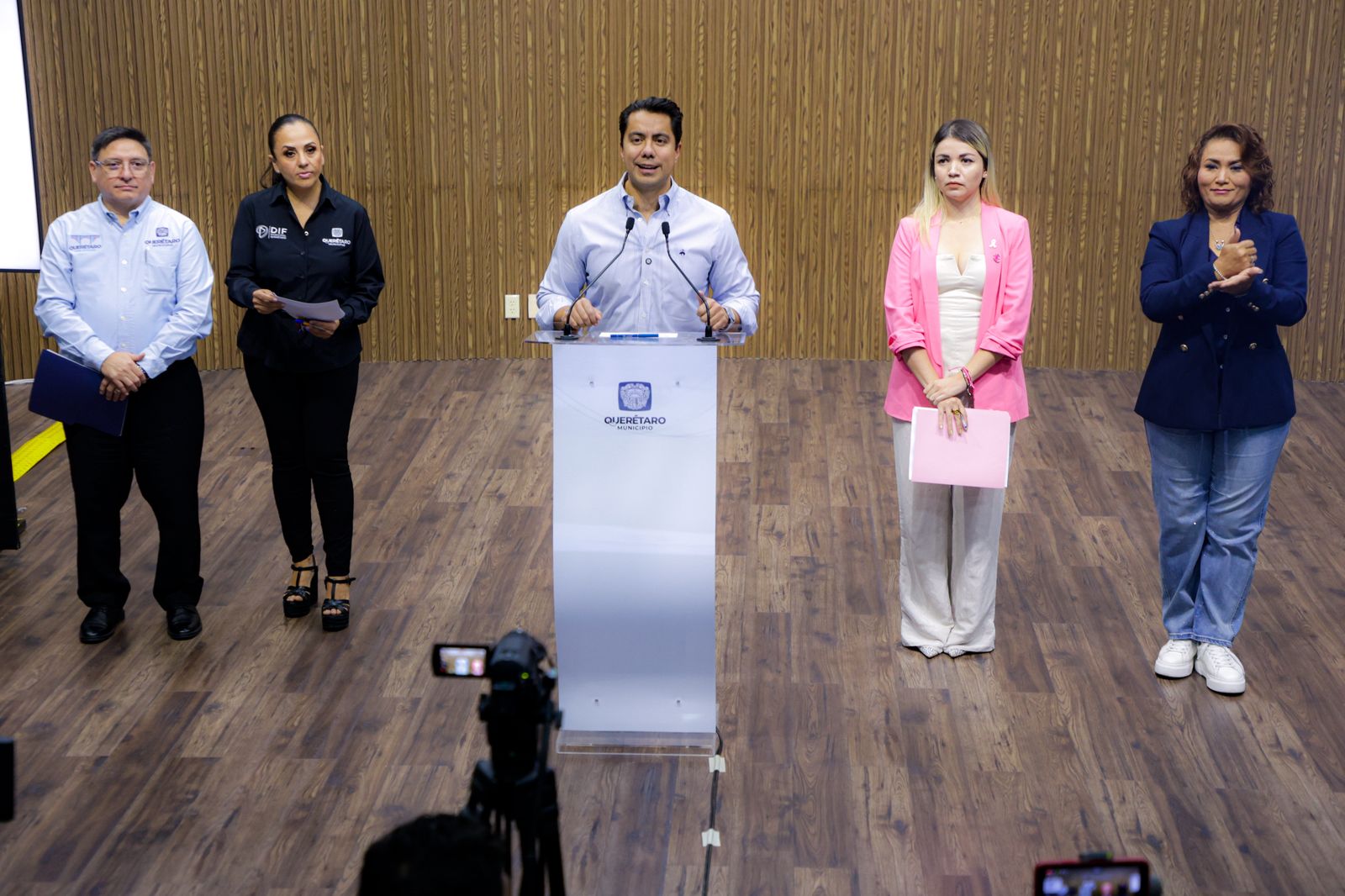 Lee más sobre el artículo Anuncia Felifer Macías acciones integrales durante el Mes Rosa