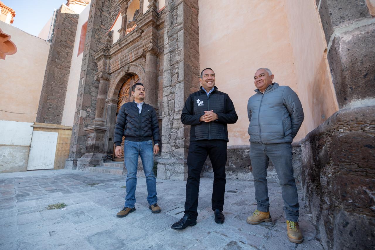 Lee más sobre el artículo Roberto Cabrera recorre trabajos de rehabilitación de la Parroquia de Santo Domingo