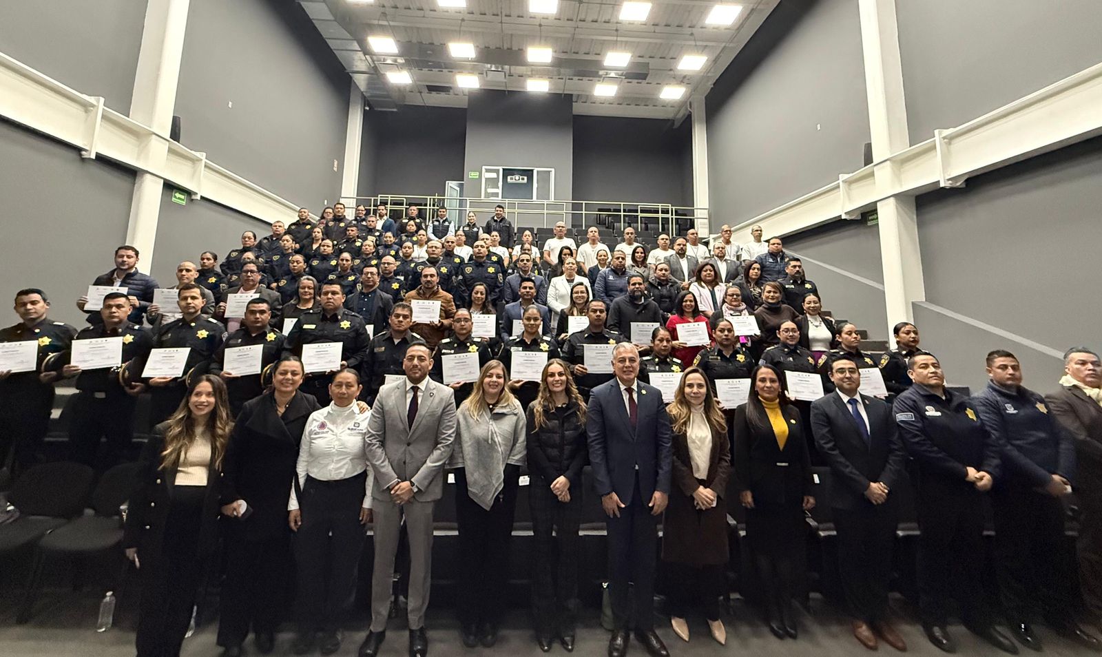 Lee más sobre el artículo Municipio de Querétaro consolida su modelo de seguridad turística con la primera generación de Policía Turística