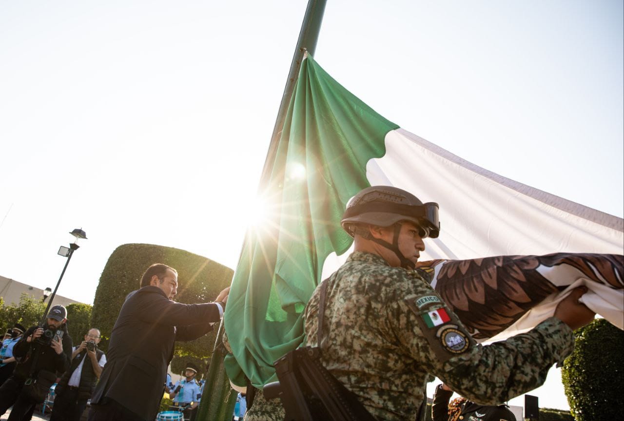 Lee más sobre el artículo Roberto Cabrera encabeza Acto Cívico por el 115 Aniversario de la Revolución Mexicana y entrega reconocimientos a deportistas destacados