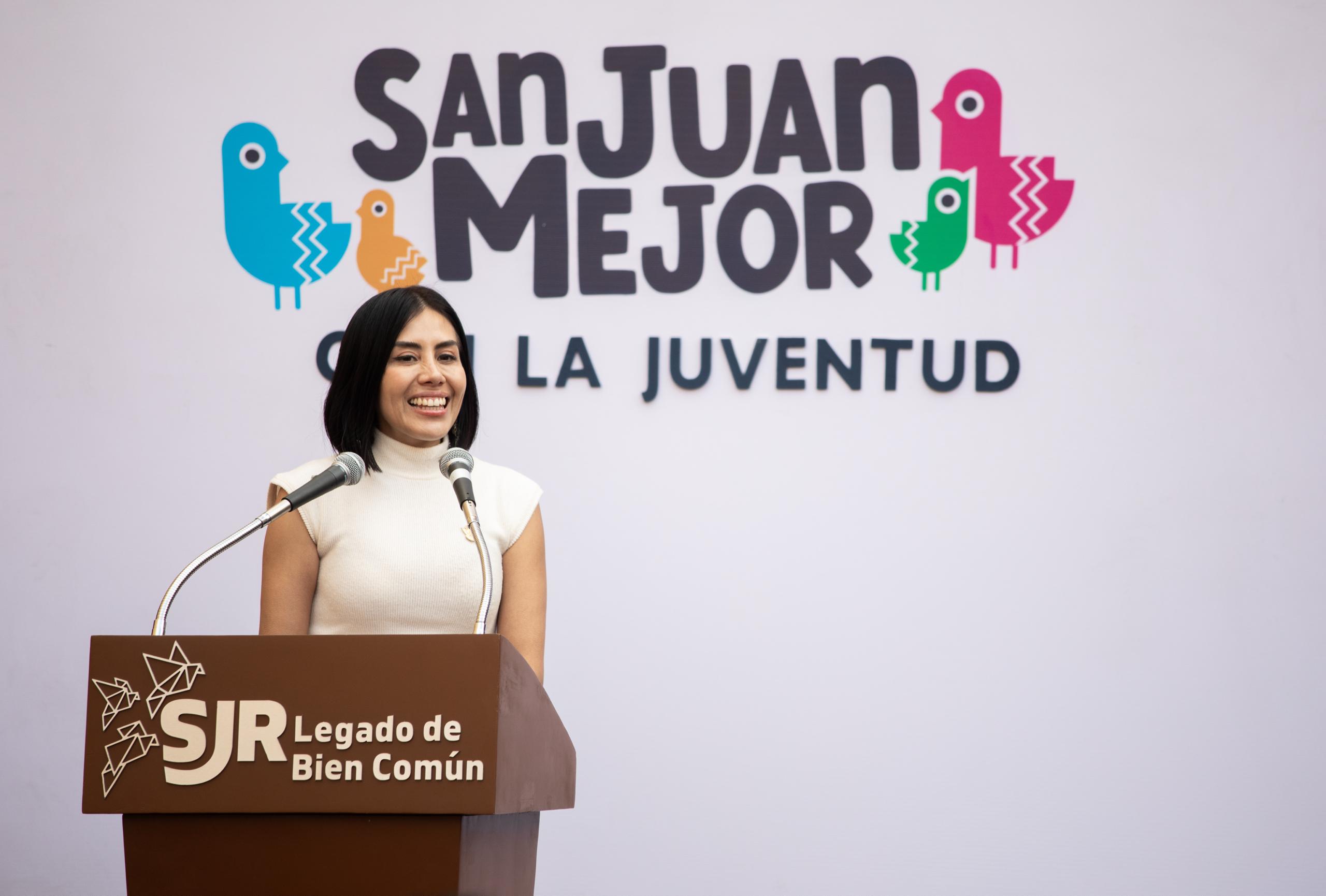 Lee más sobre el artículo Encabeza Roberto Cabrera la primera entrega de reconocimientos “Ser Joven” a sanjuanenses destacados