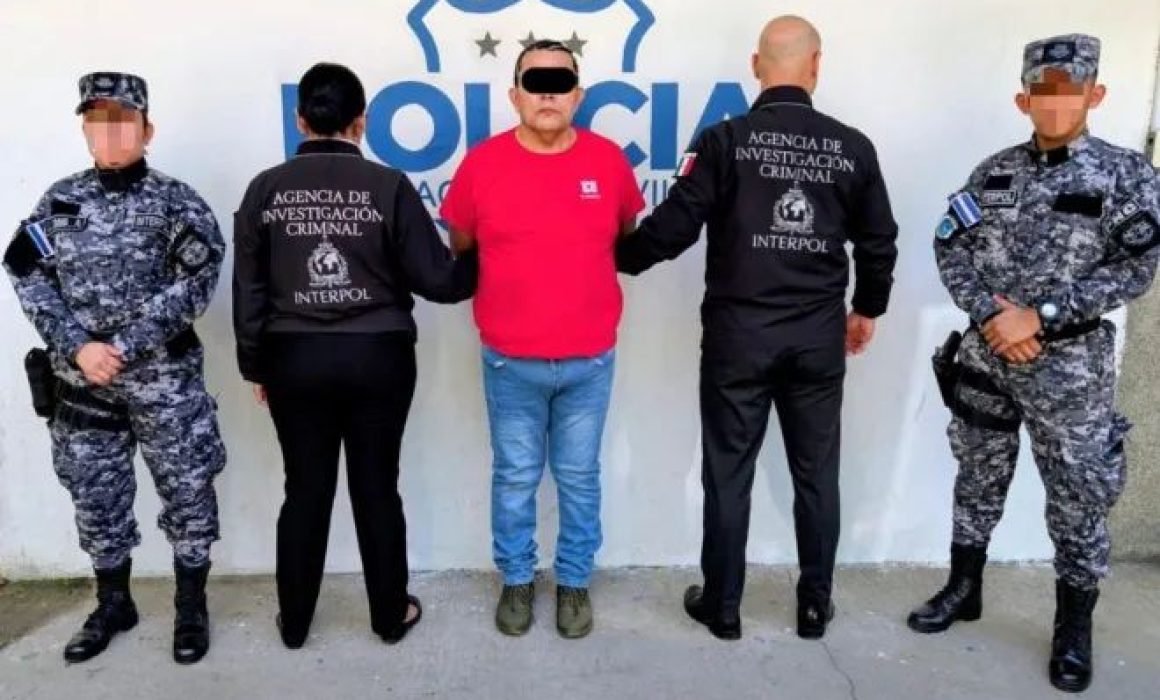 Lee más sobre el artículo Extraditan desde El Salvador a traficante de personas que operaba en Querétaro