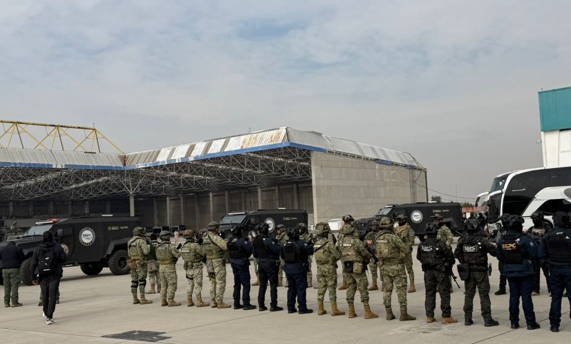 Lee más sobre el artículo Nombres de los 37 enviados a EU; La Señora, única mujer