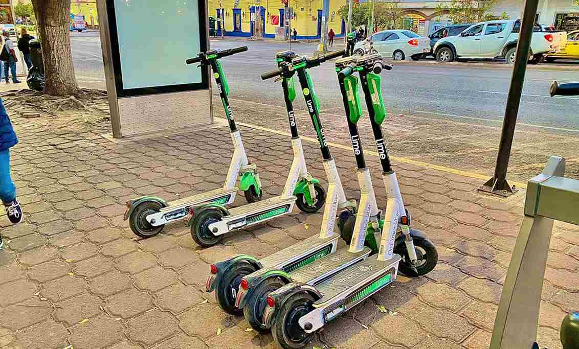 Lee más sobre el artículo Llama Felifer a estacionar scooters donde deben ir.