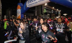 Lee más sobre el artículo Más de 2 mil corren el Medio Maratón Nocturno Diario de Querétaro.