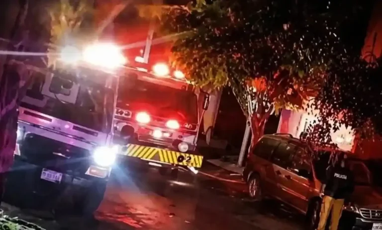 Incendio en vivienda deja 3 muertos en Corregidora