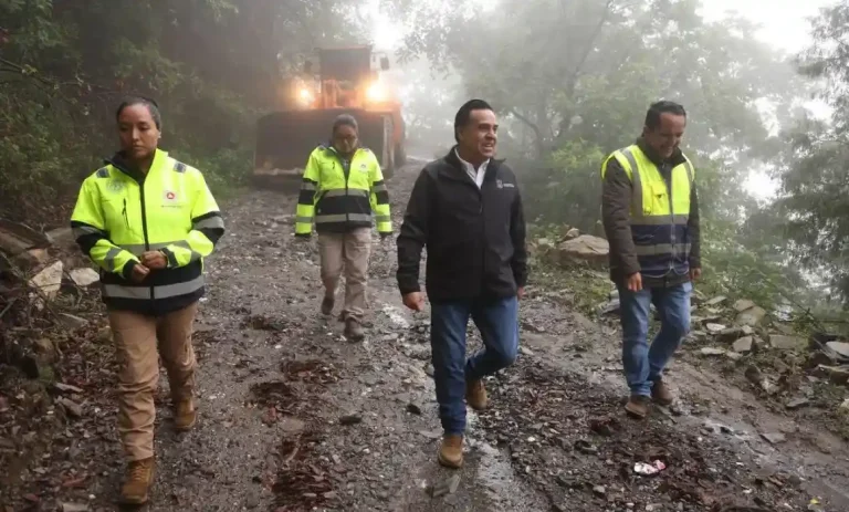 Atiende Luis Nava afectaciones por deslave en Joyas de Bucareli