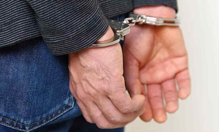 Detienen a hombre armado en Plaza Constituyentes