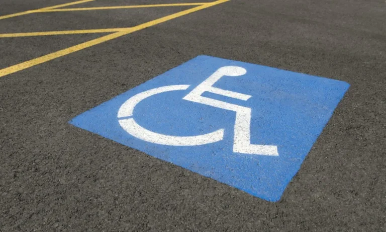 Detectan uso de tarjetones falsos para estacionamientos