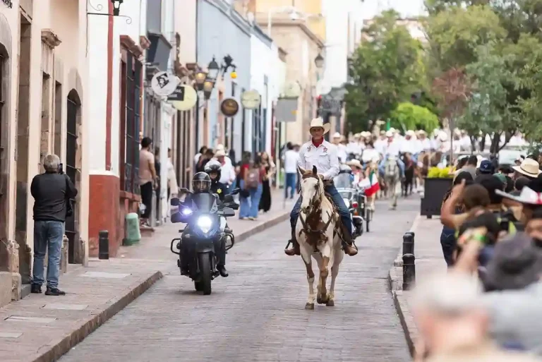 Rememora Gobernador hazaña de Ignacio Pérez con Cabalgata que llevó a Queretaro a galopar a la historia