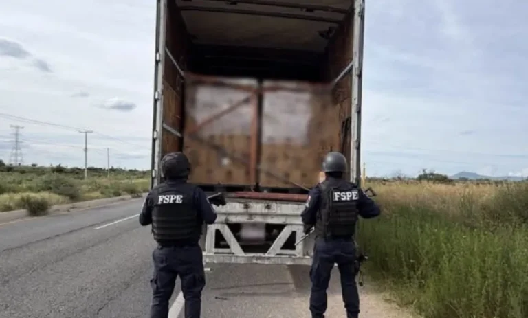 Dos queretanos detenidos en Guanajuato con 25 toneladas de cerveza robada