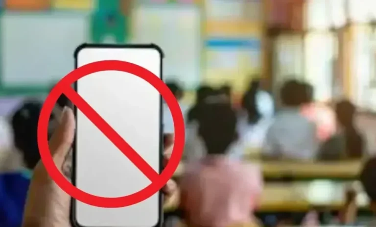 Celulares quedarán restringidos en escuelas desde noviembre